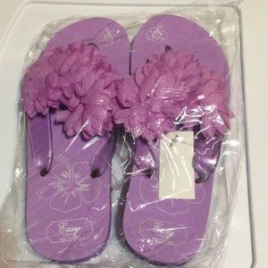 Women’s Flip Flops Flowers Top Comfort Sandals NWT